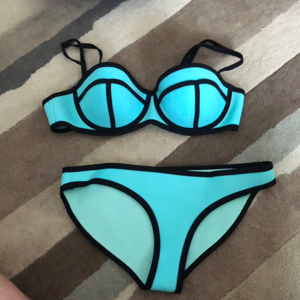Triangl bathing suit set